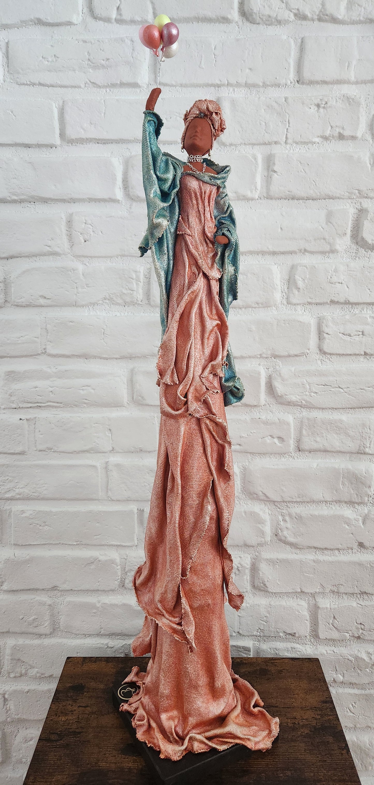 La dame aux ballons - 68cm (VENDUE)